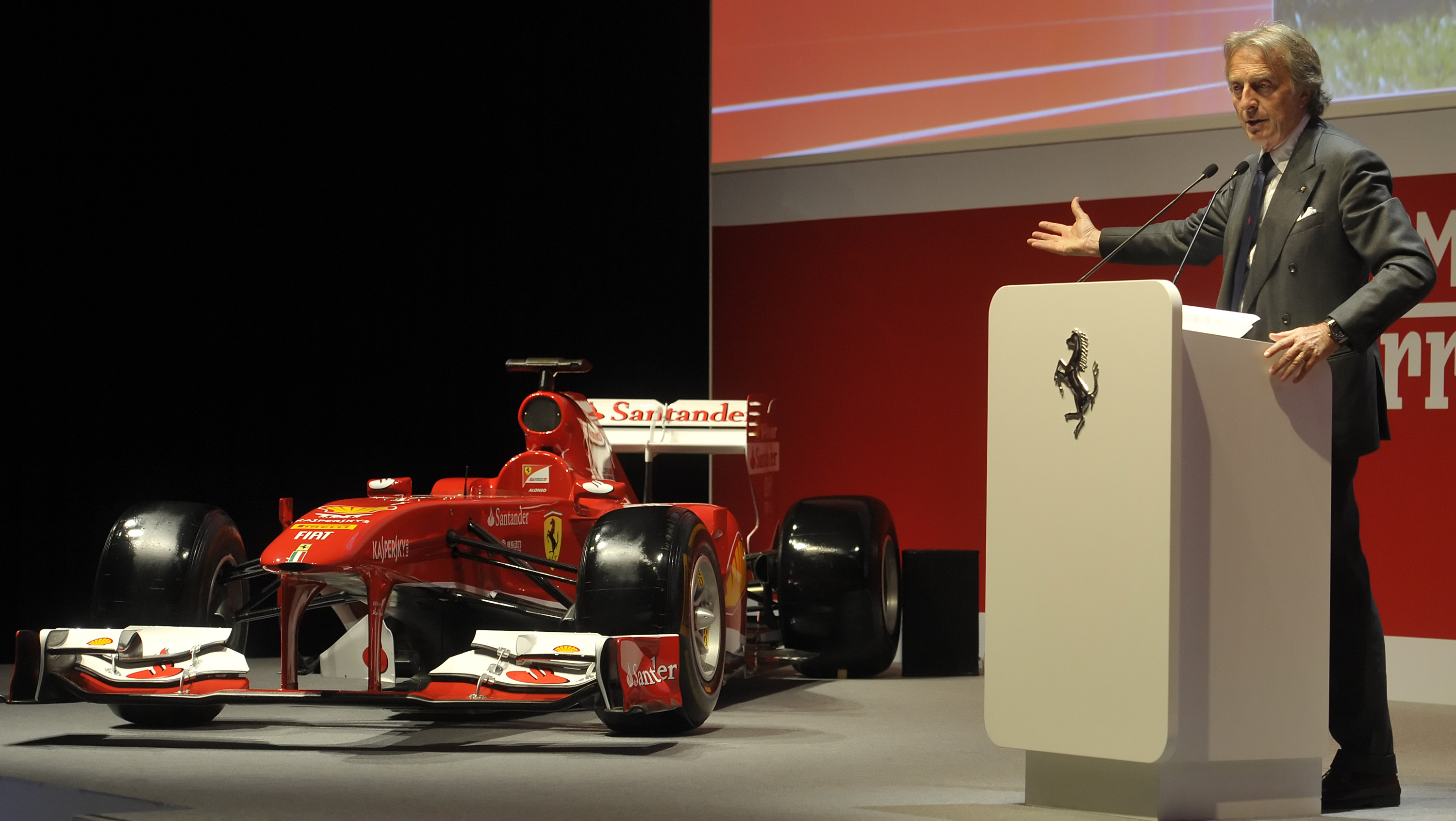 Ferrari: Μείωση παραγωγής για να «μείνει το όνειρο»